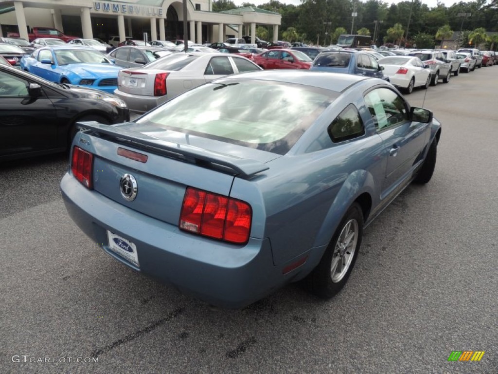 2005 Mustang V6 Deluxe Coupe - Windveil Blue Metallic / Medium Parchment photo #11