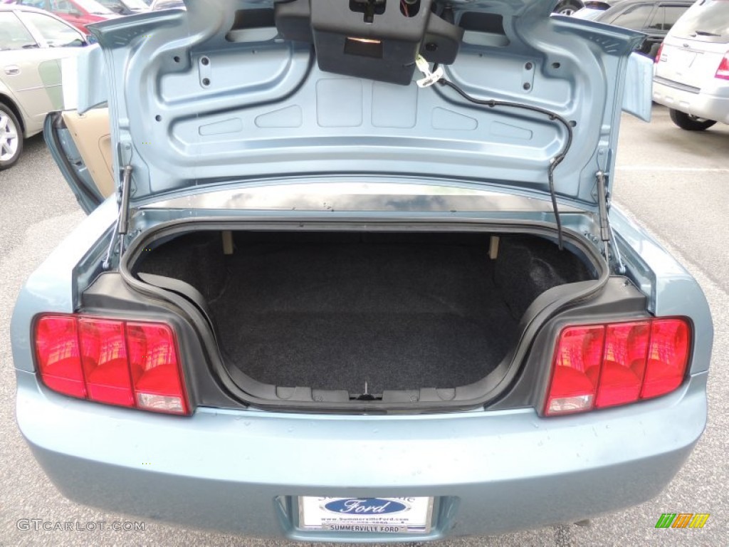 2005 Mustang V6 Deluxe Coupe - Windveil Blue Metallic / Medium Parchment photo #12