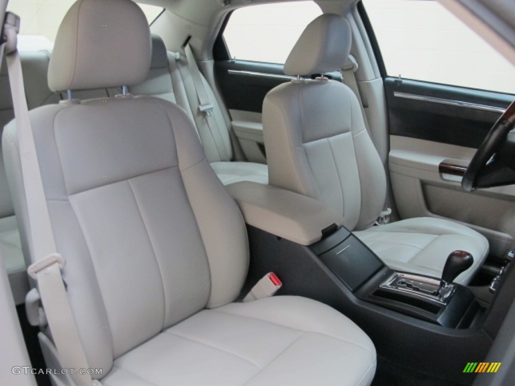 2007 Chrysler 300 Touring AWD Front Seat Photos
