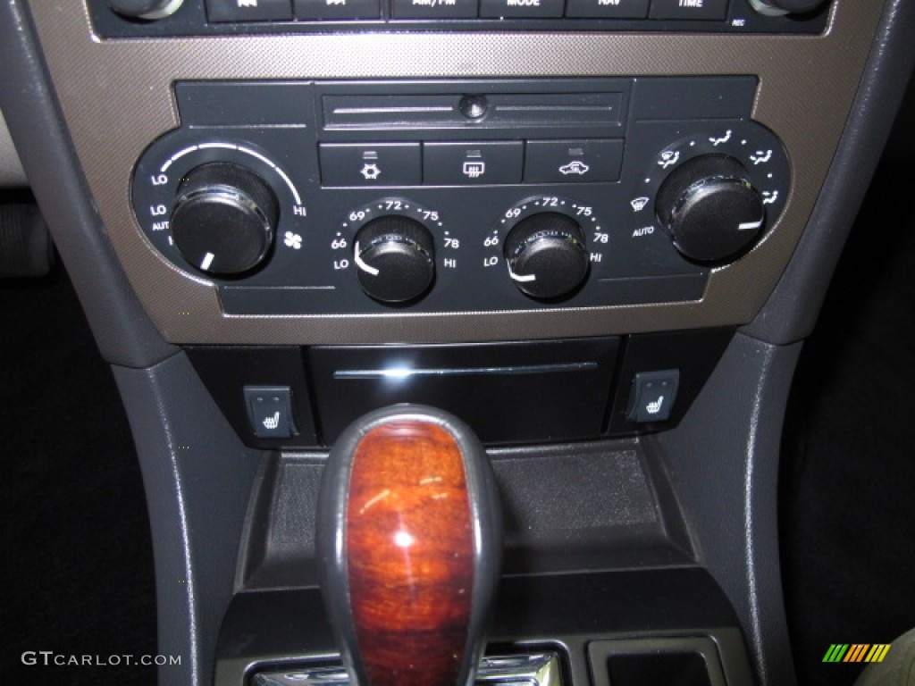 2007 Chrysler 300 Touring AWD Controls Photo #83448472