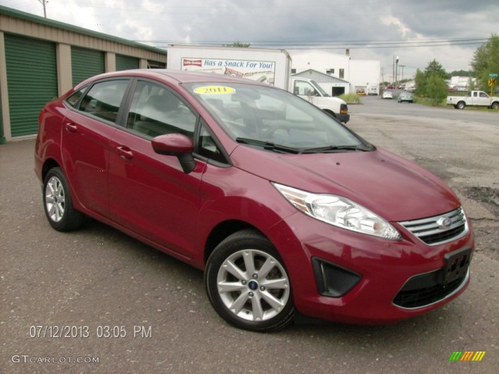 2011 Fiesta SE Sedan - Bright Magenta Metallic / Light Stone/Charcoal Black Cloth photo #3
