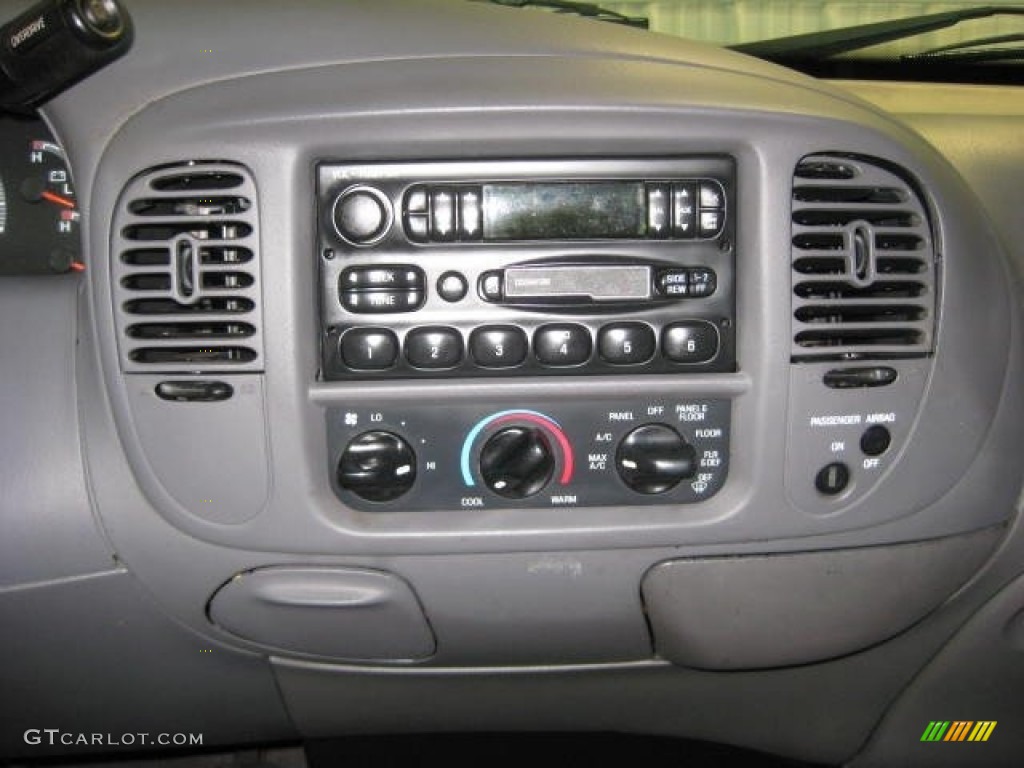 2000 Ford F150 XLT Extended Cab 4x4 Controls Photo #83456944