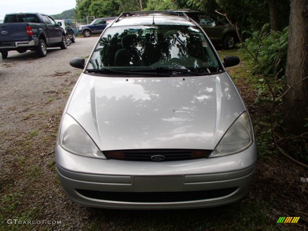 2000 Focus SE Wagon - CD Silver Metallic / Medium Graphite photo #2