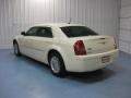 Cool Vanilla White - 300 Touring Photo No. 6