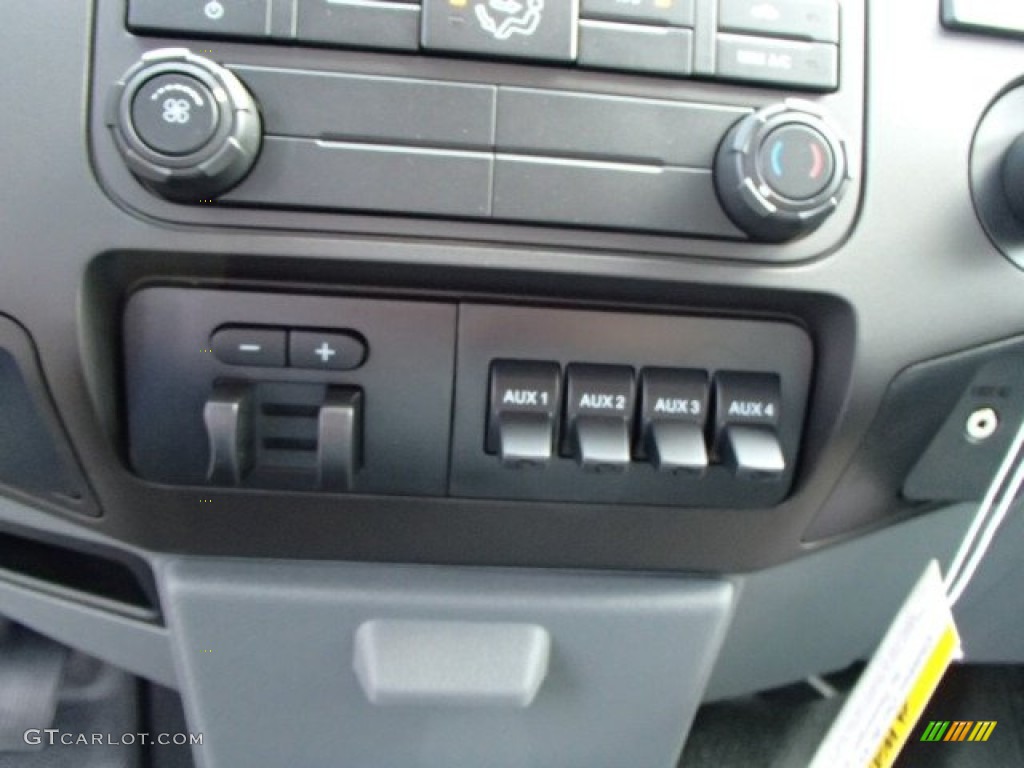 2013 Ford F350 Super Duty XL Crew Cab 4x4 Utility Truck Controls Photos
