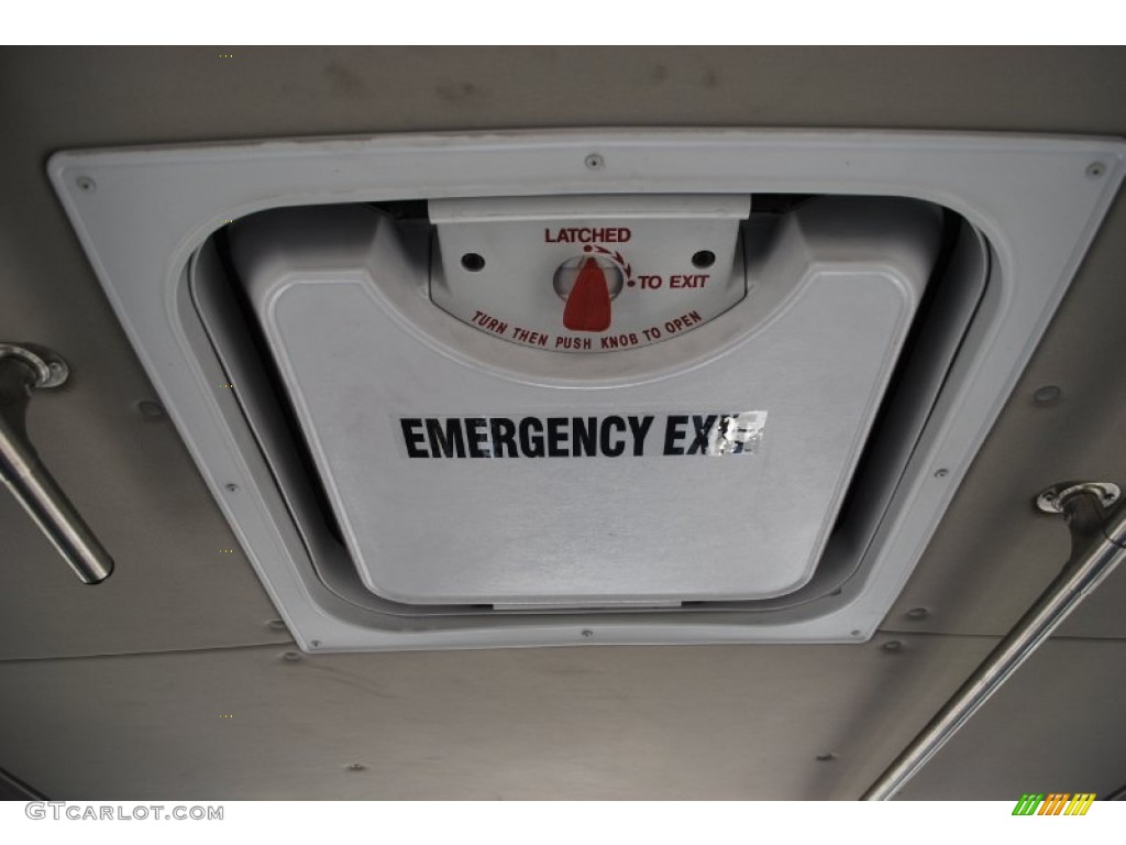 2010 E Series Cutaway E450 Commercial Passenger Van - Oxford White / Medium Flint photo #21