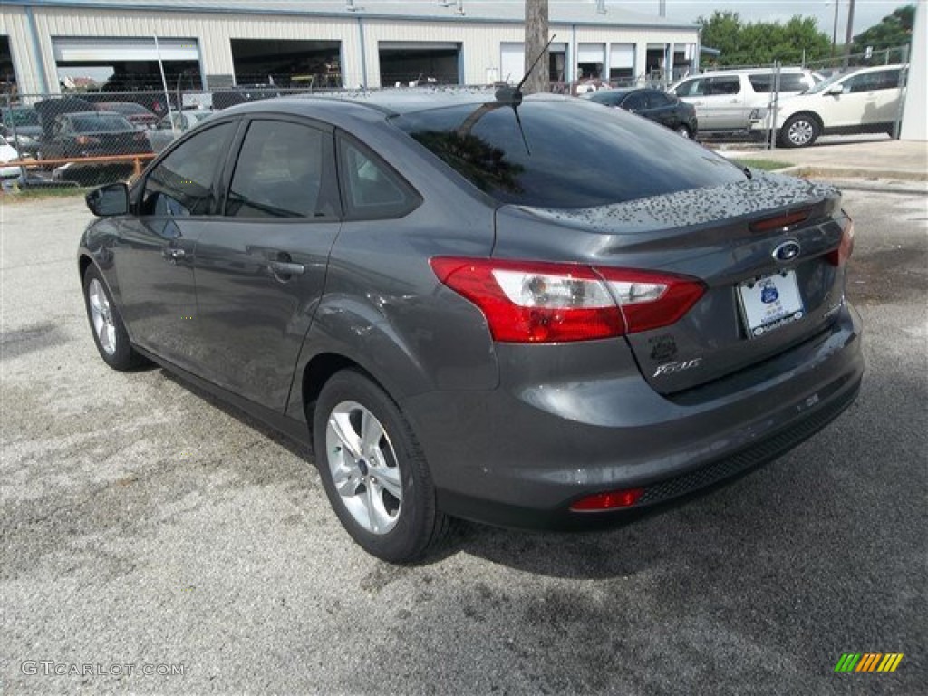 2013 Focus SE Sedan - Sterling Gray / Charcoal Black photo #2