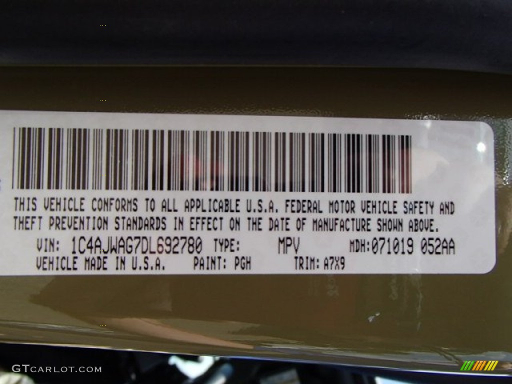 2013 Wrangler Sport 4x4 - Commando Green / Black photo #20