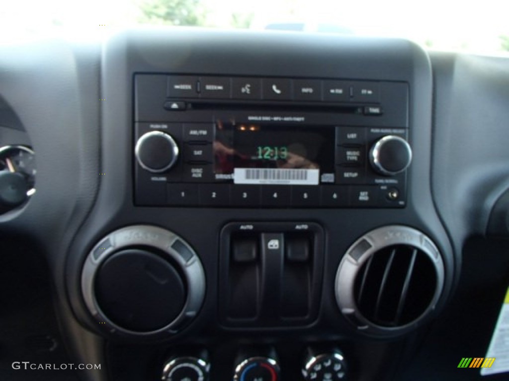 2013 Wrangler Sport S 4x4 - Commando Green / Black photo #14