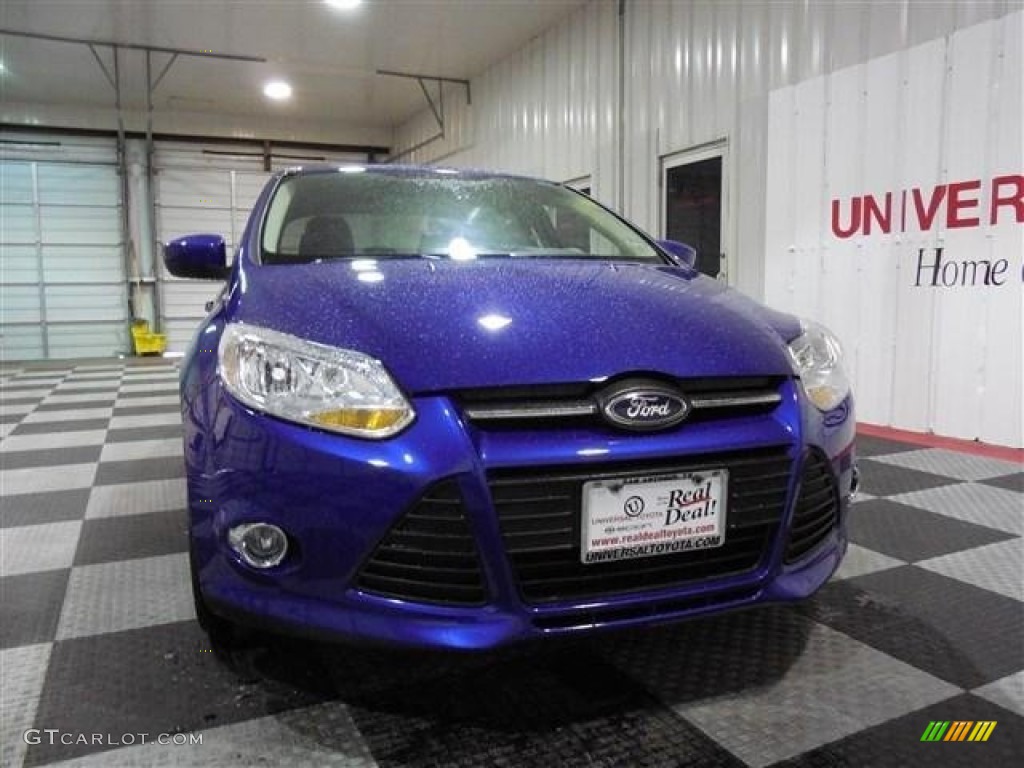 2012 Focus SE Sedan - Sonic Blue Metallic / Charcoal Black photo #2