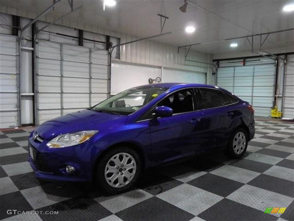 2012 Focus SE Sedan - Sonic Blue Metallic / Charcoal Black photo #4