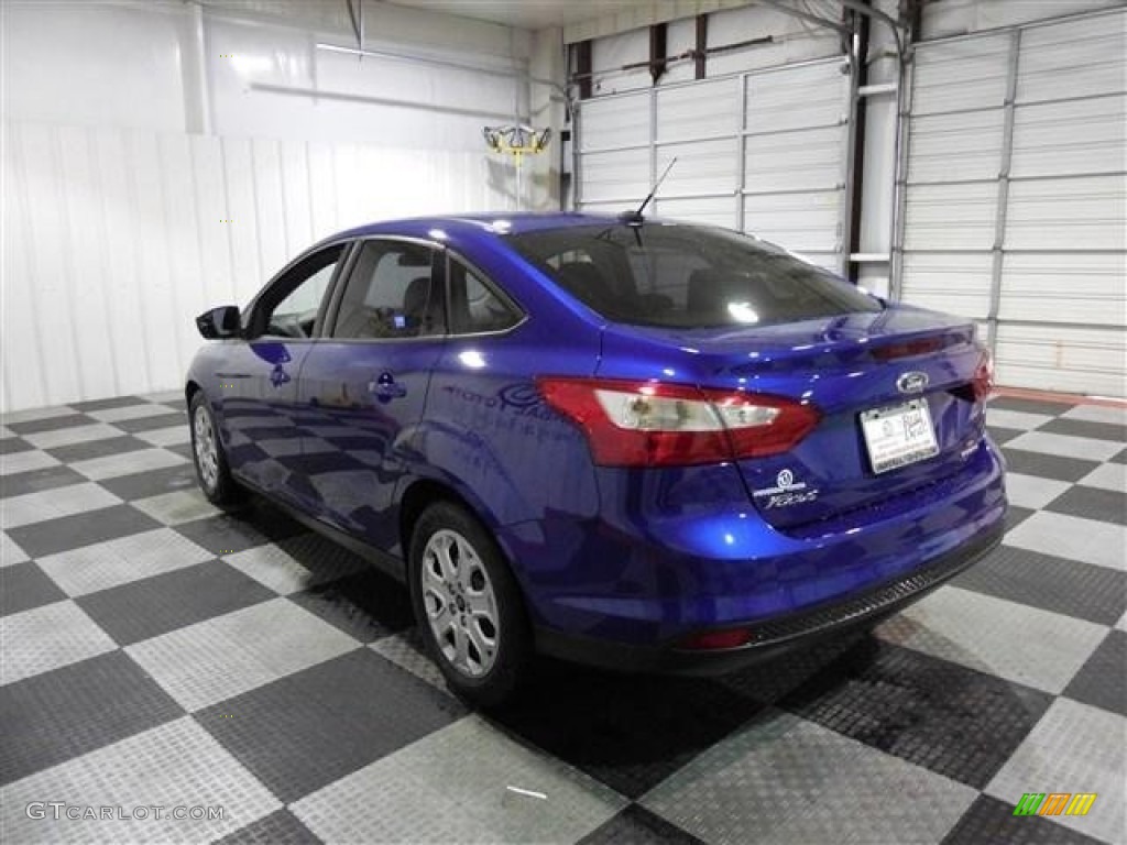 2012 Focus SE Sedan - Sonic Blue Metallic / Charcoal Black photo #5