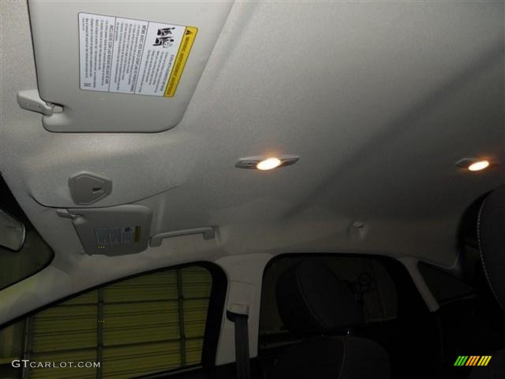 2012 Focus SE Sedan - Sonic Blue Metallic / Charcoal Black photo #16