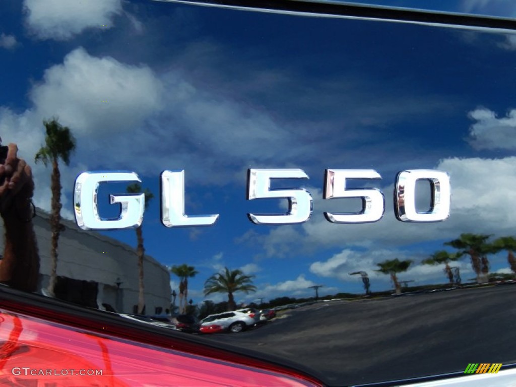 2013 Mercedes-Benz GL 550 4Matic Marks and Logos Photos