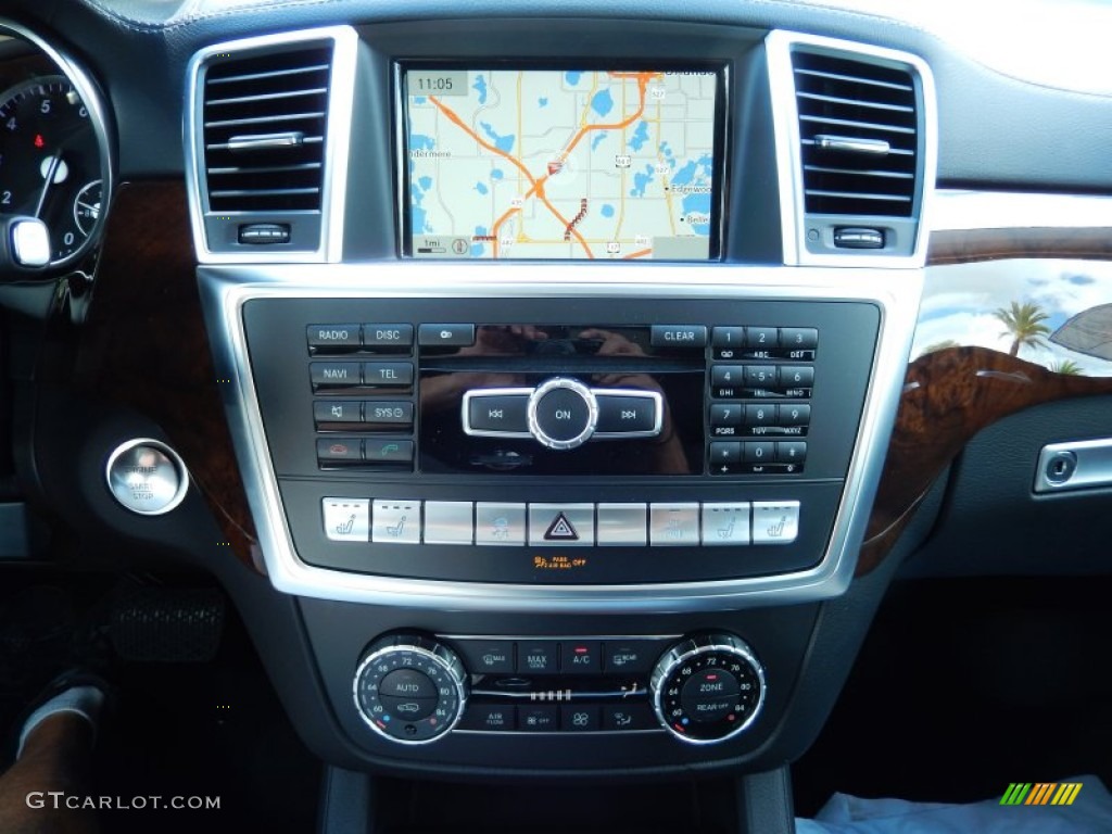 2013 Mercedes-Benz GL 550 4Matic Controls Photos