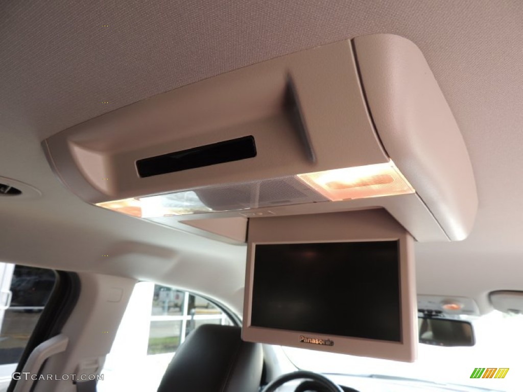 2010 Traverse LT - Silver Ice Metallic / Ebony photo #11