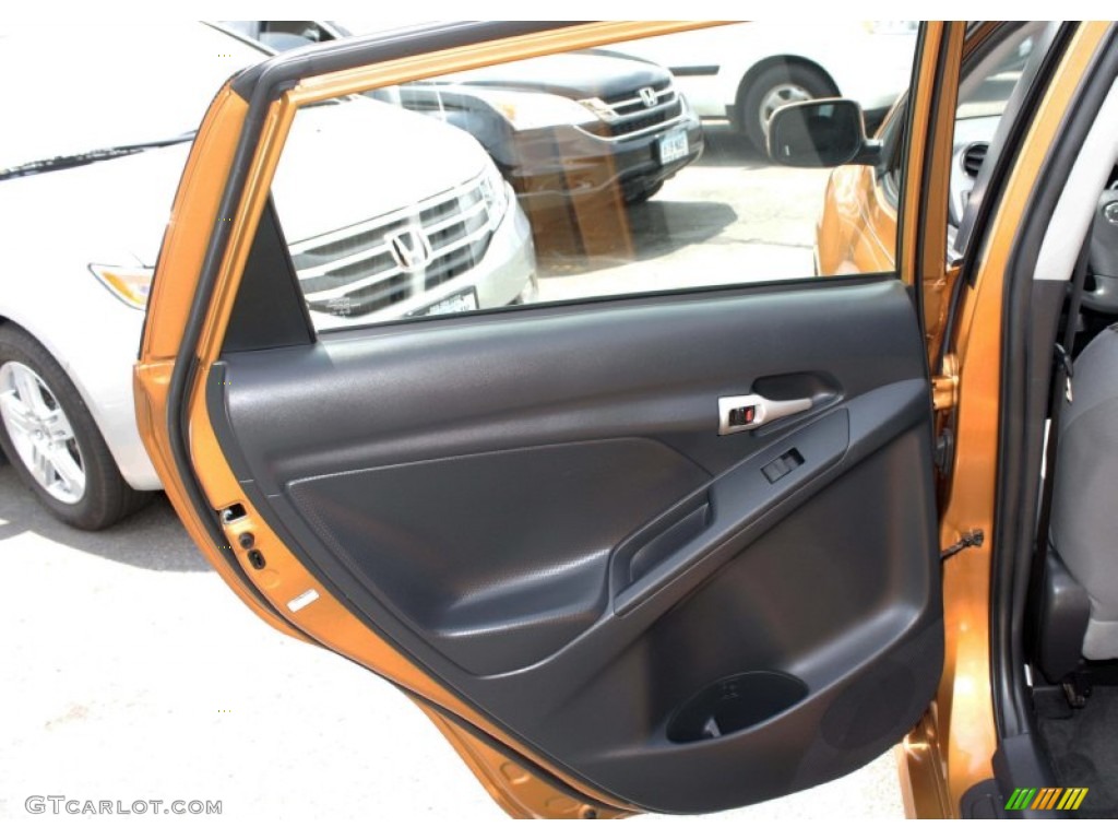 2010 Toyota Matrix 1.8 Ash Gray Door Panel Photo #83490556