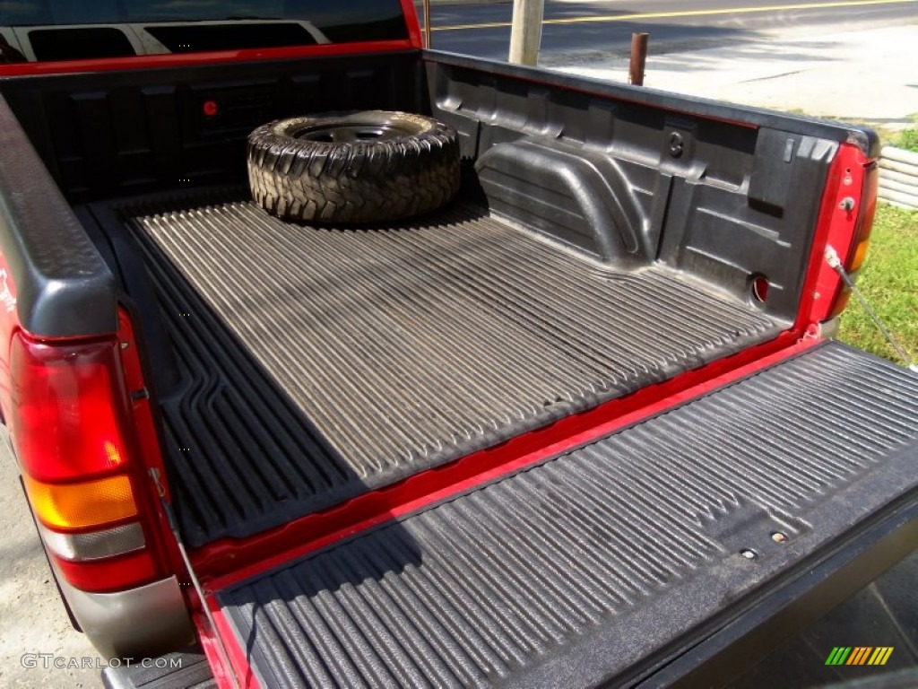 2002 Silverado 1500 LS Regular Cab 4x4 - Victory Red / Graphite Gray photo #6