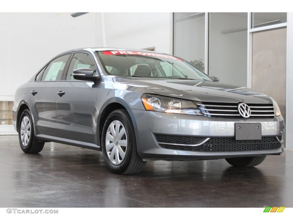 2013 Passat 2.5L S - Platinum Gray Metallic / Titan Black photo #2