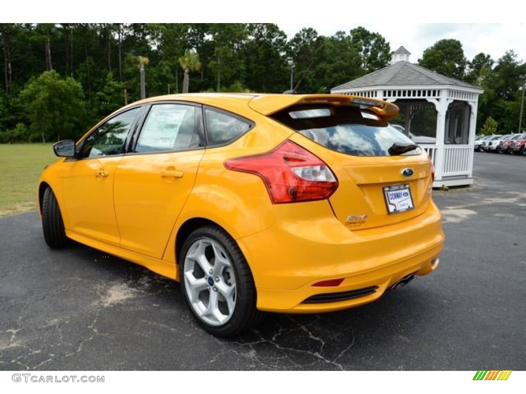 2013 Focus ST Hatchback - Tangerine Scream Tri-Coat / ST Charcoal Black Full-Leather Recaro Seats photo #7