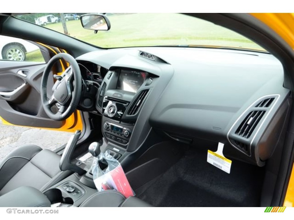 2013 Focus ST Hatchback - Tangerine Scream Tri-Coat / ST Charcoal Black Full-Leather Recaro Seats photo #18