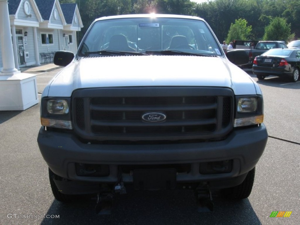 2004 F250 Super Duty XL Regular Cab 4x4 - Oxford White / Medium Flint photo #2