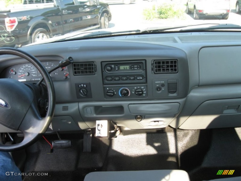 2004 F250 Super Duty XL Regular Cab 4x4 - Oxford White / Medium Flint photo #11