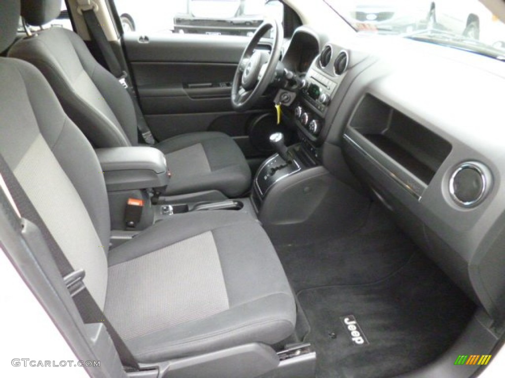 2012 Compass Latitude 4x4 - Bright White / Dark Slate Gray photo #10