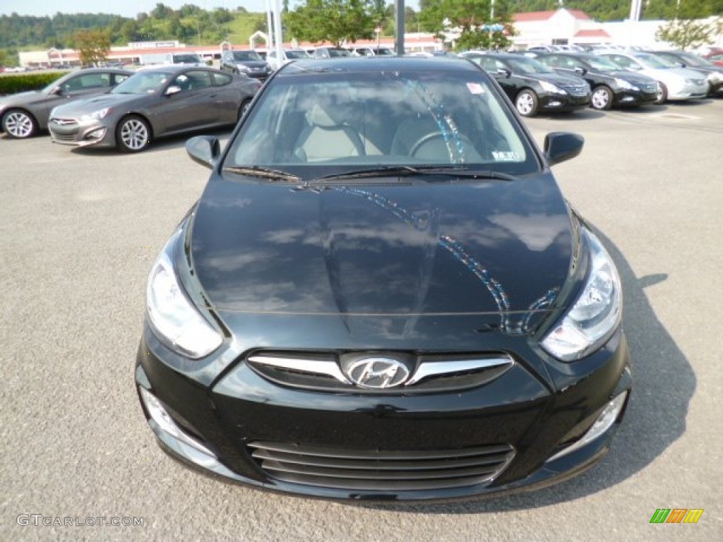 2013 Accent GLS 4 Door - Ultra Black / Gray photo #2