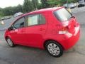 Absolutely Red - Yaris 5 Door Liftback Photo No. 6