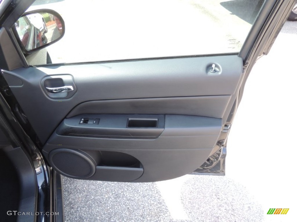 2011 Compass 2.0 - Brilliant Black Crystal Pearl / Dark Slate Gray photo #10
