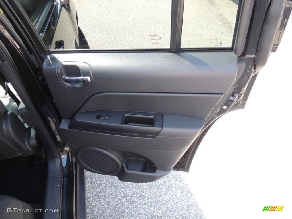 2011 Compass 2.0 - Brilliant Black Crystal Pearl / Dark Slate Gray photo #12