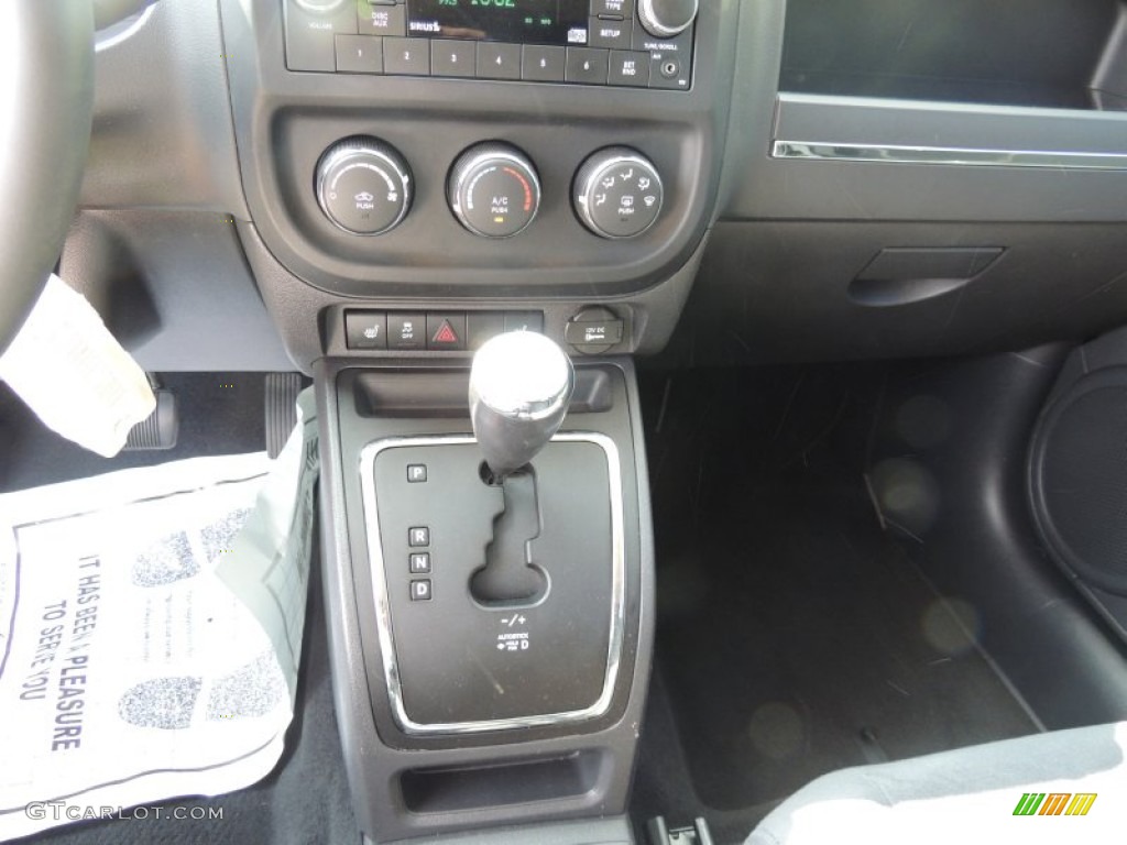 2011 Compass 2.0 - Brilliant Black Crystal Pearl / Dark Slate Gray photo #19