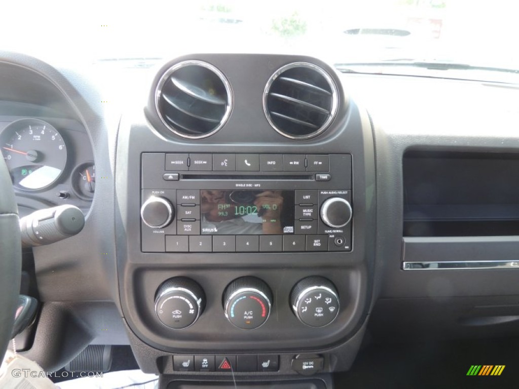 2011 Compass 2.0 - Brilliant Black Crystal Pearl / Dark Slate Gray photo #20