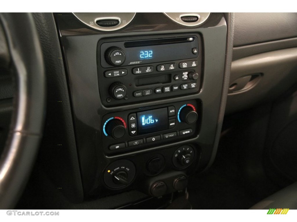 2004 GMC Envoy XUV SLT 4x4 Controls Photos