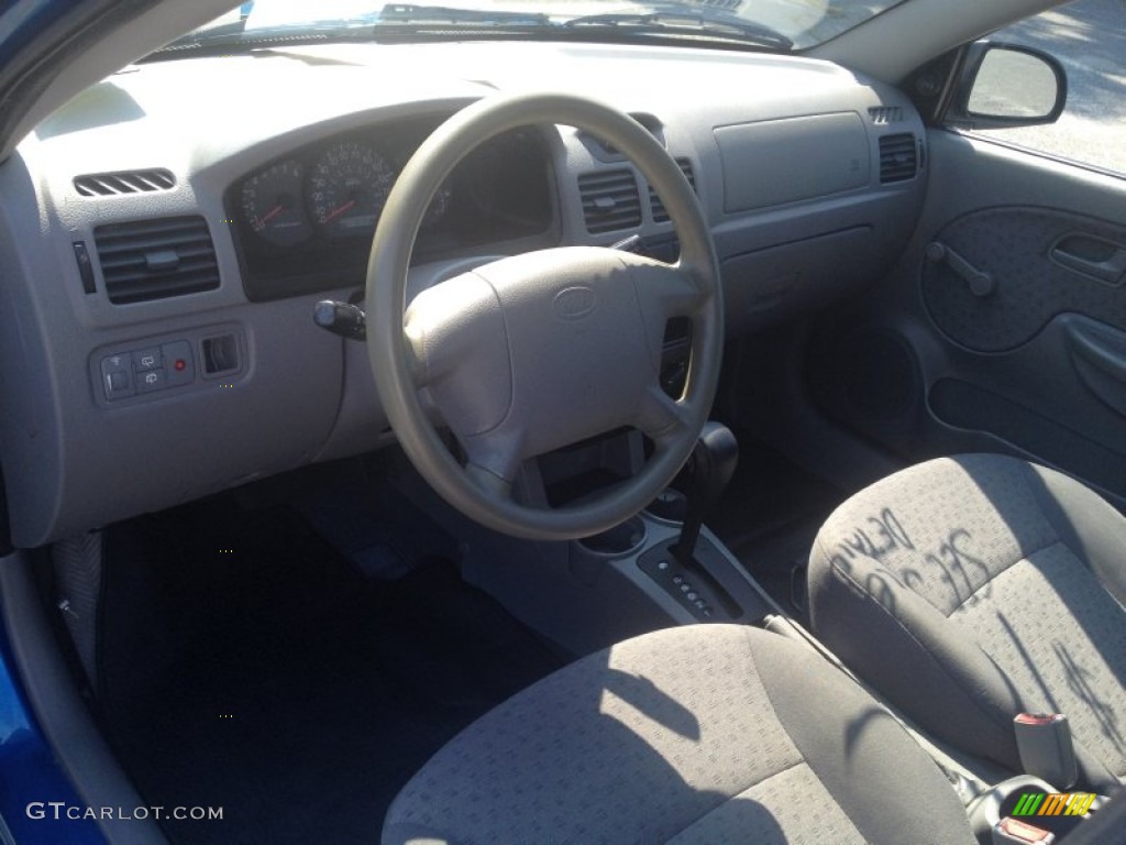 Gray Interior 2004 Kia Rio Cinco Wagon Photo #83536488