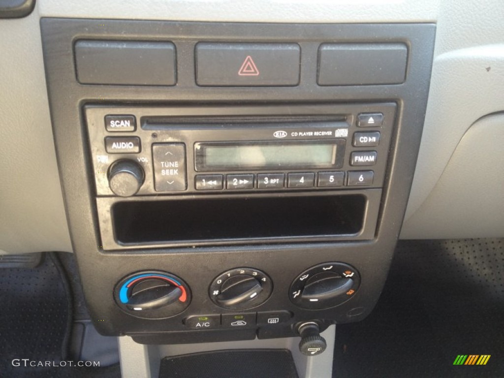 2004 Kia Rio Cinco Wagon Controls Photos