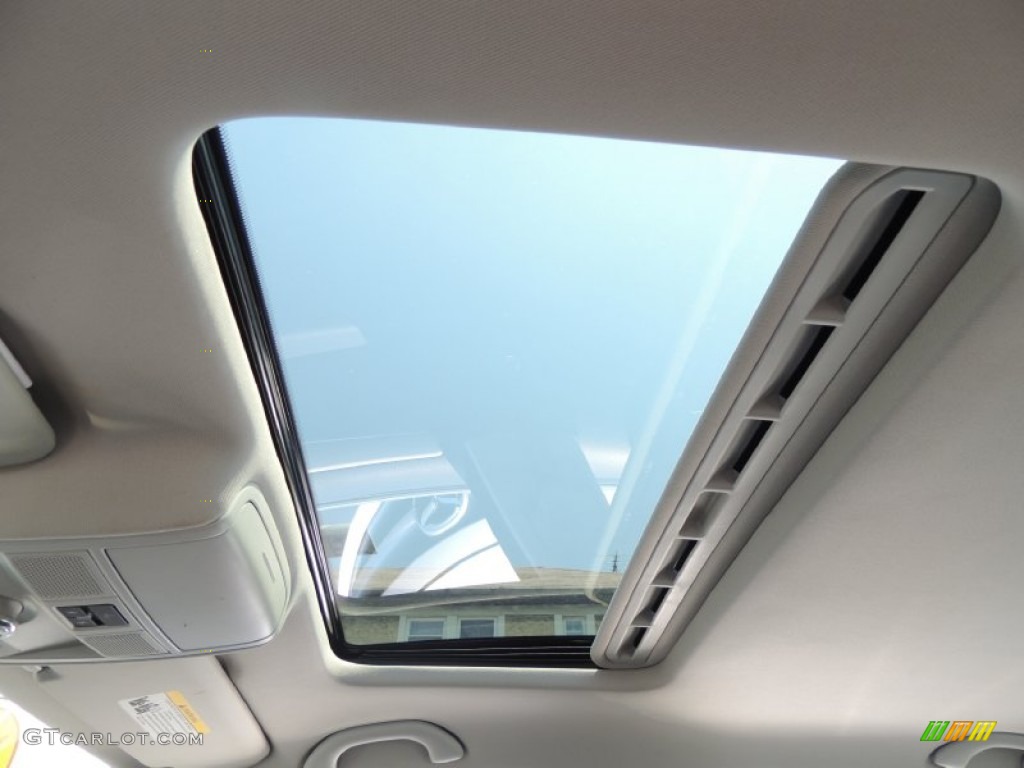 2011 Volkswagen Jetta SEL Sedan Sunroof Photos