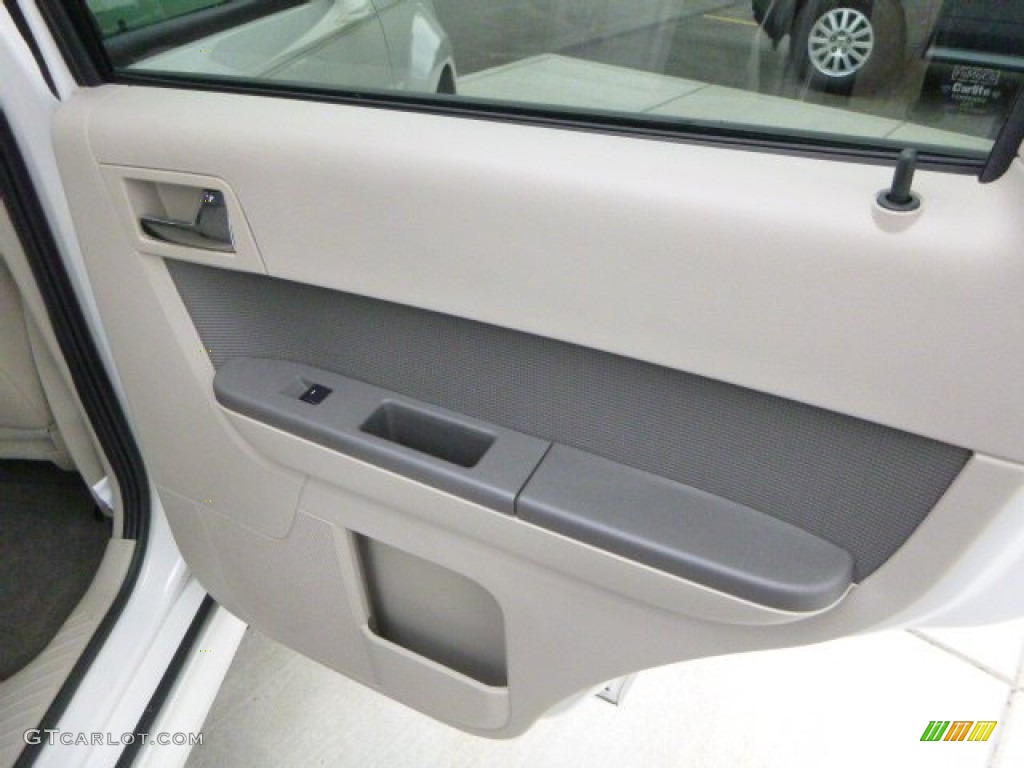 2010 Mercury Mariner V6 Premier 4WD Stone Door Panel Photo #83548107