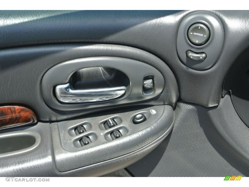 2004 Chrysler Concorde Limited Controls Photo #83549499
