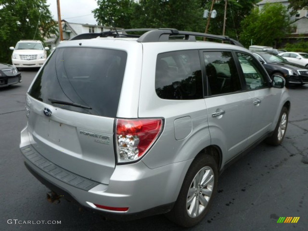 2011 Forester 2.5 X Premium - Spark Silver Metallic / Black photo #11