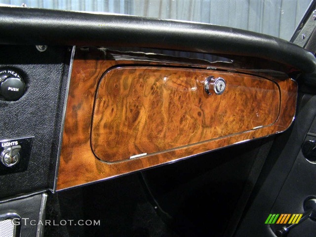 1966 Austin-Healey 3000 MK III Bj8 Dashboard Photos