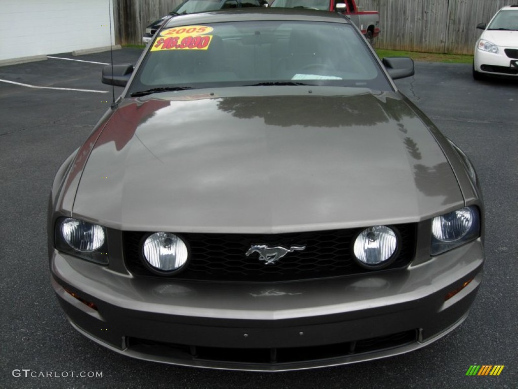 2005 Mustang GT Premium Coupe - Mineral Grey Metallic / Dark Charcoal photo #2