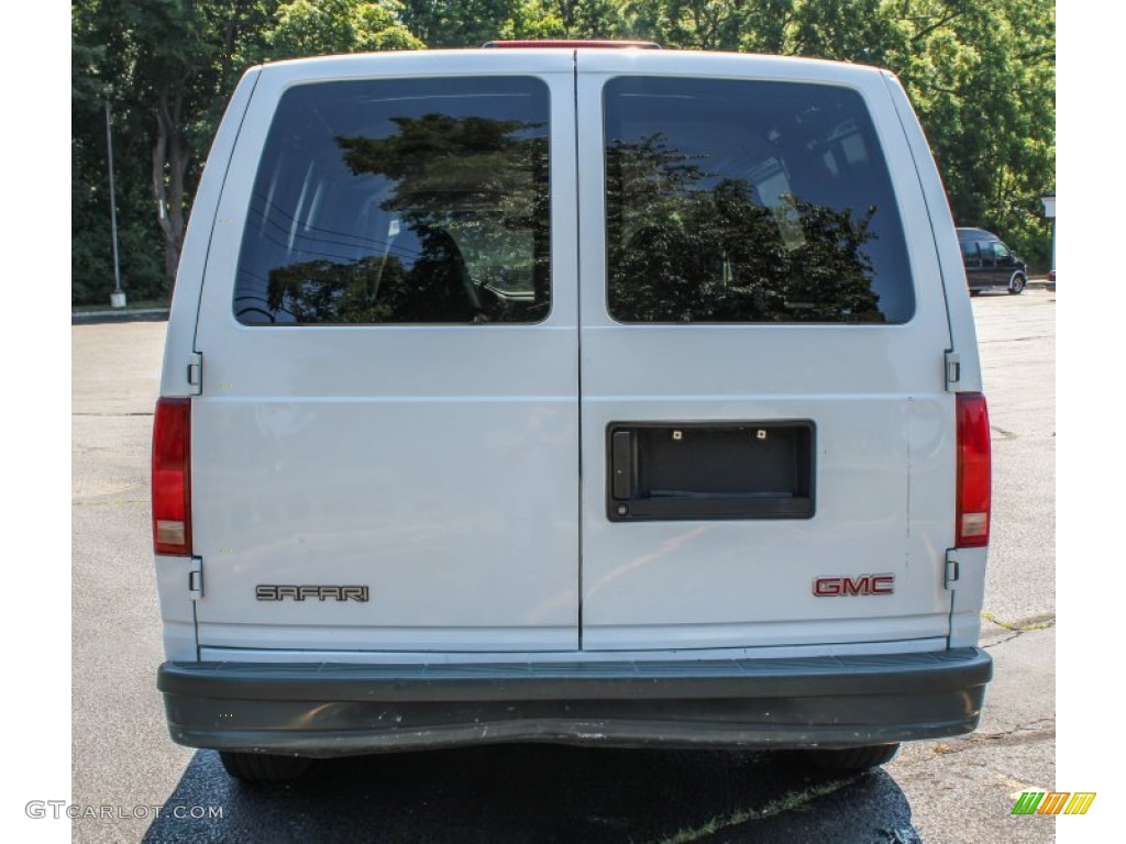 2005 Safari Commercial Van - Summit White / Neutral photo #5