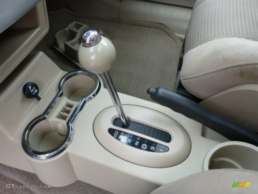 2006 PT Cruiser Limited - Linen Gold Metallic Pearl / Pastel Pebble Beige photo #17