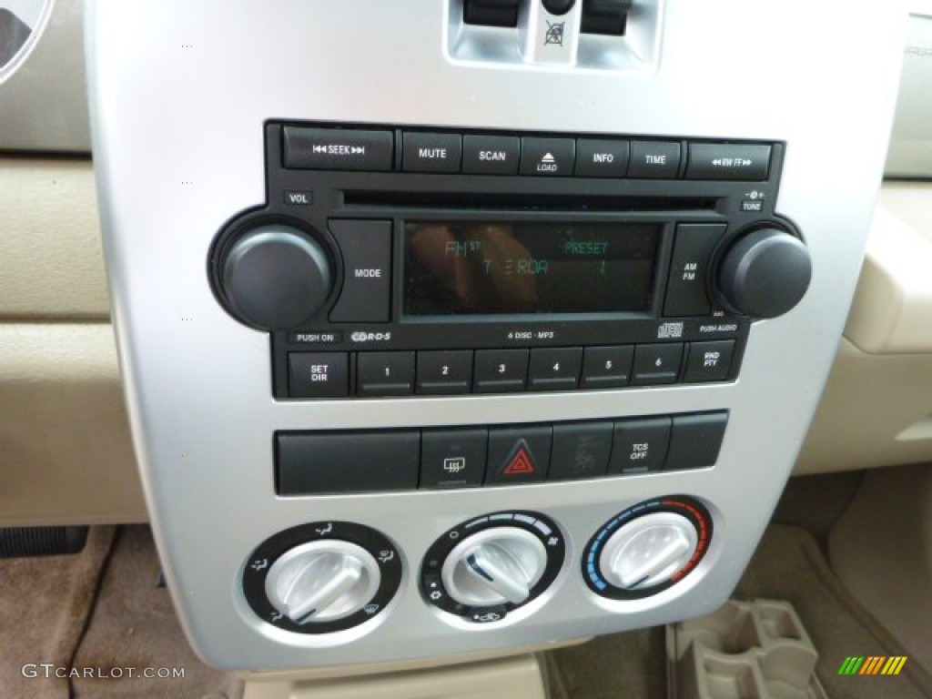 2006 PT Cruiser Limited - Linen Gold Metallic Pearl / Pastel Pebble Beige photo #18
