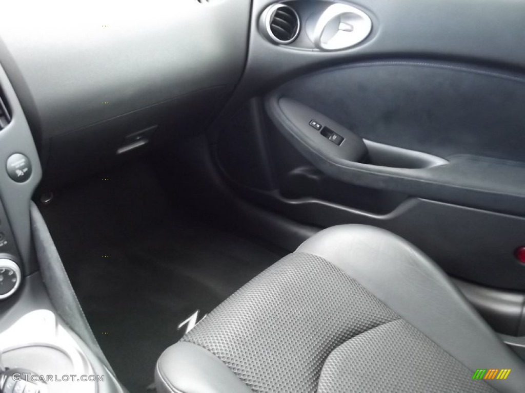 2010 370Z Touring Roadster - Platinum Graphite / Black Leather photo #18