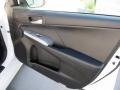 Super White - Camry SE Photo No. 22