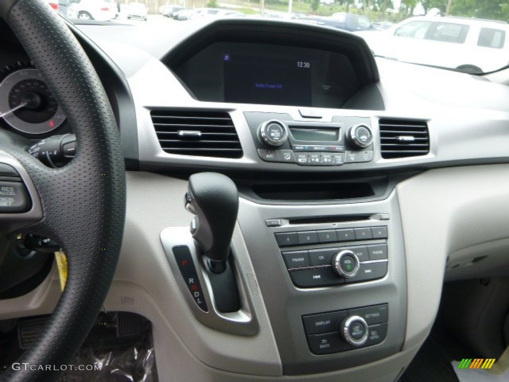 2014 Honda Odyssey LX Controls Photo #83566152