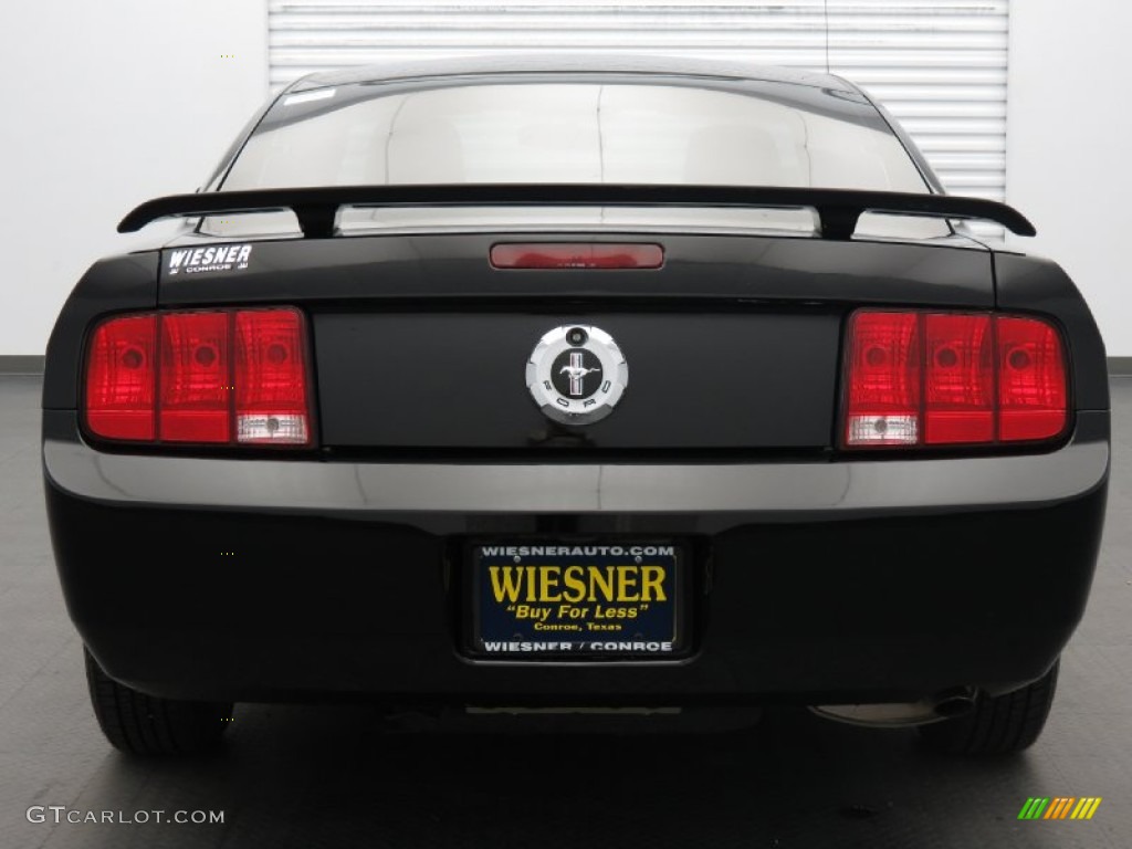 2005 Mustang V6 Premium Coupe - Black / Dark Charcoal photo #4